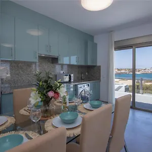  Apartment 5 Beachfront By Holidays